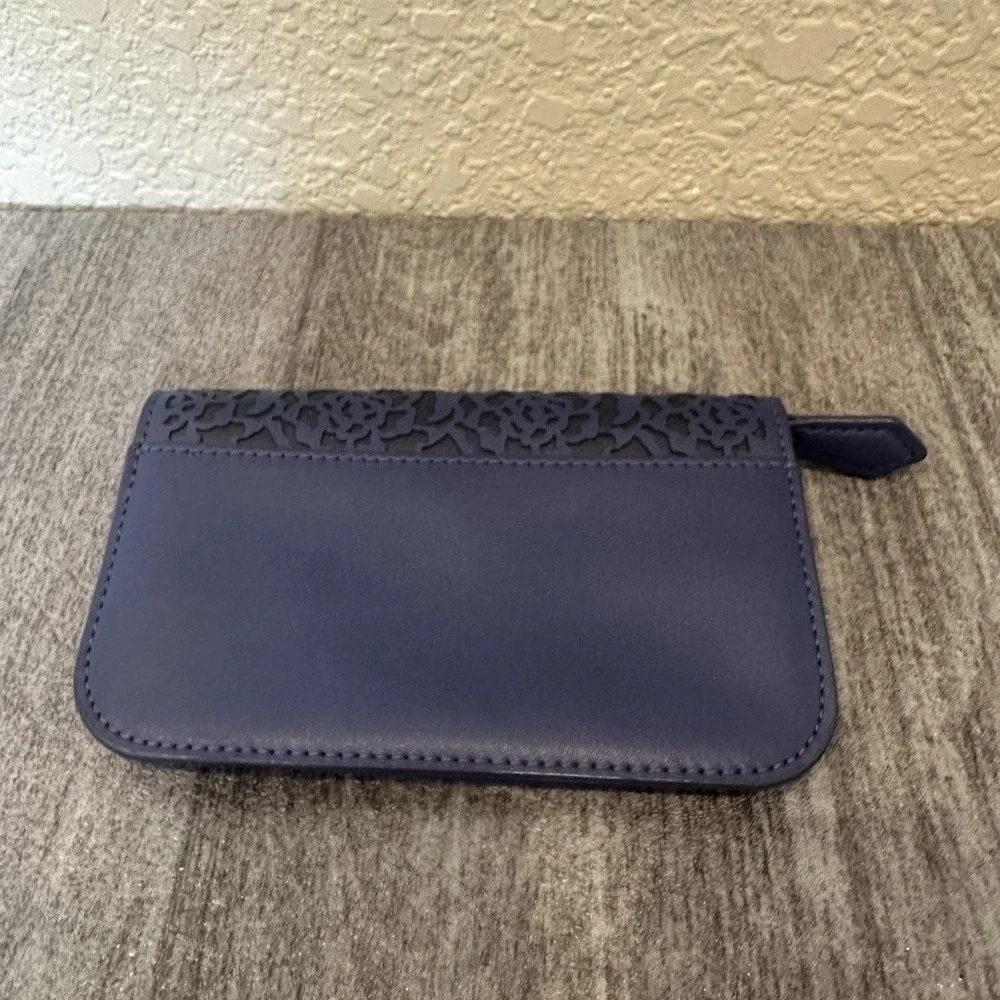 Vera Bradley Laser- Cut Snap & Zip Case Wallet in Navy Katalina Lace
